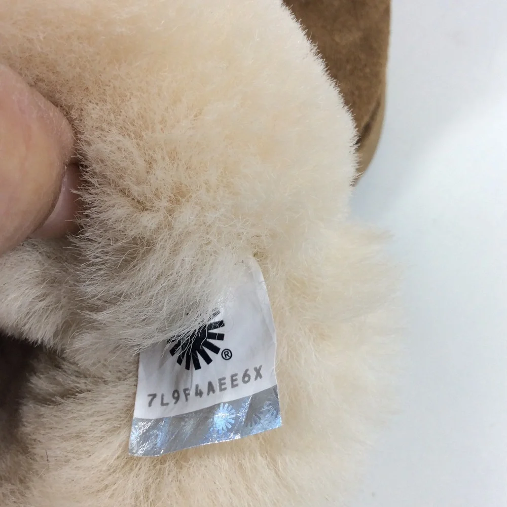 UGG Kids' Isley boots with removable pom pom - Picture 14 of 14